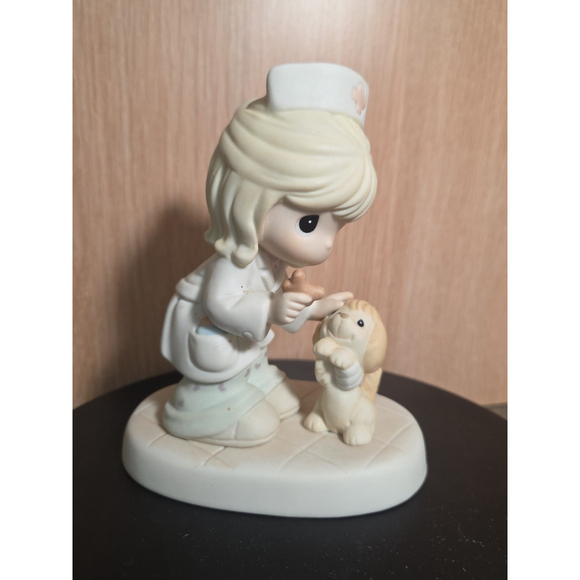 Precious Moments Your Comfort Comes From The Heart Nurse Figurine 720002 2007 - Picture 1 of 6